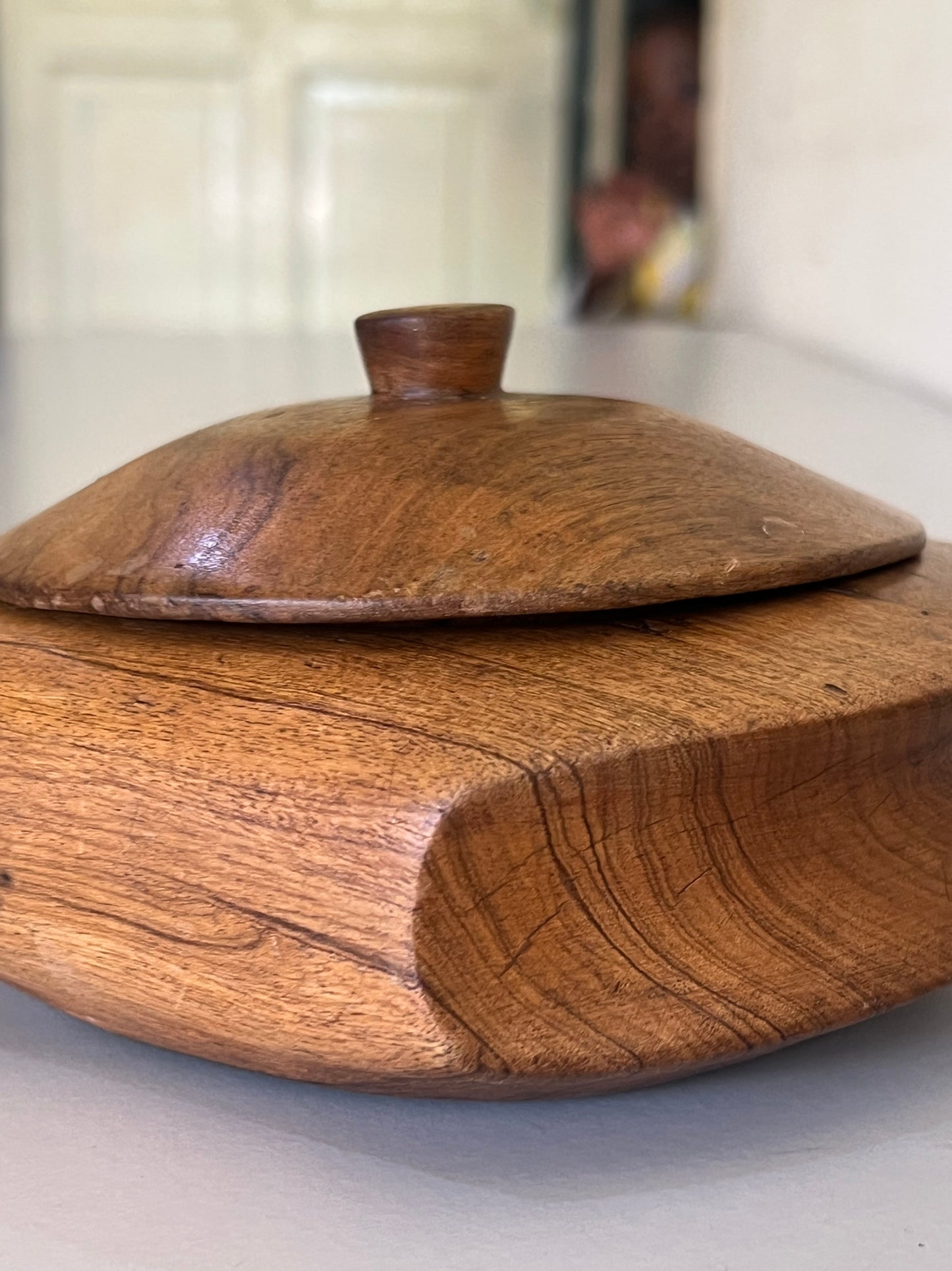 Isaka Wooden Bowel with lid