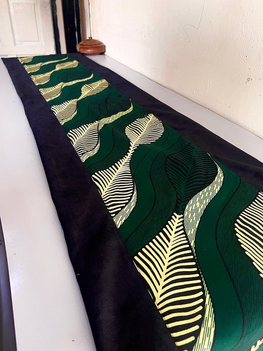 Foliole Table Runner