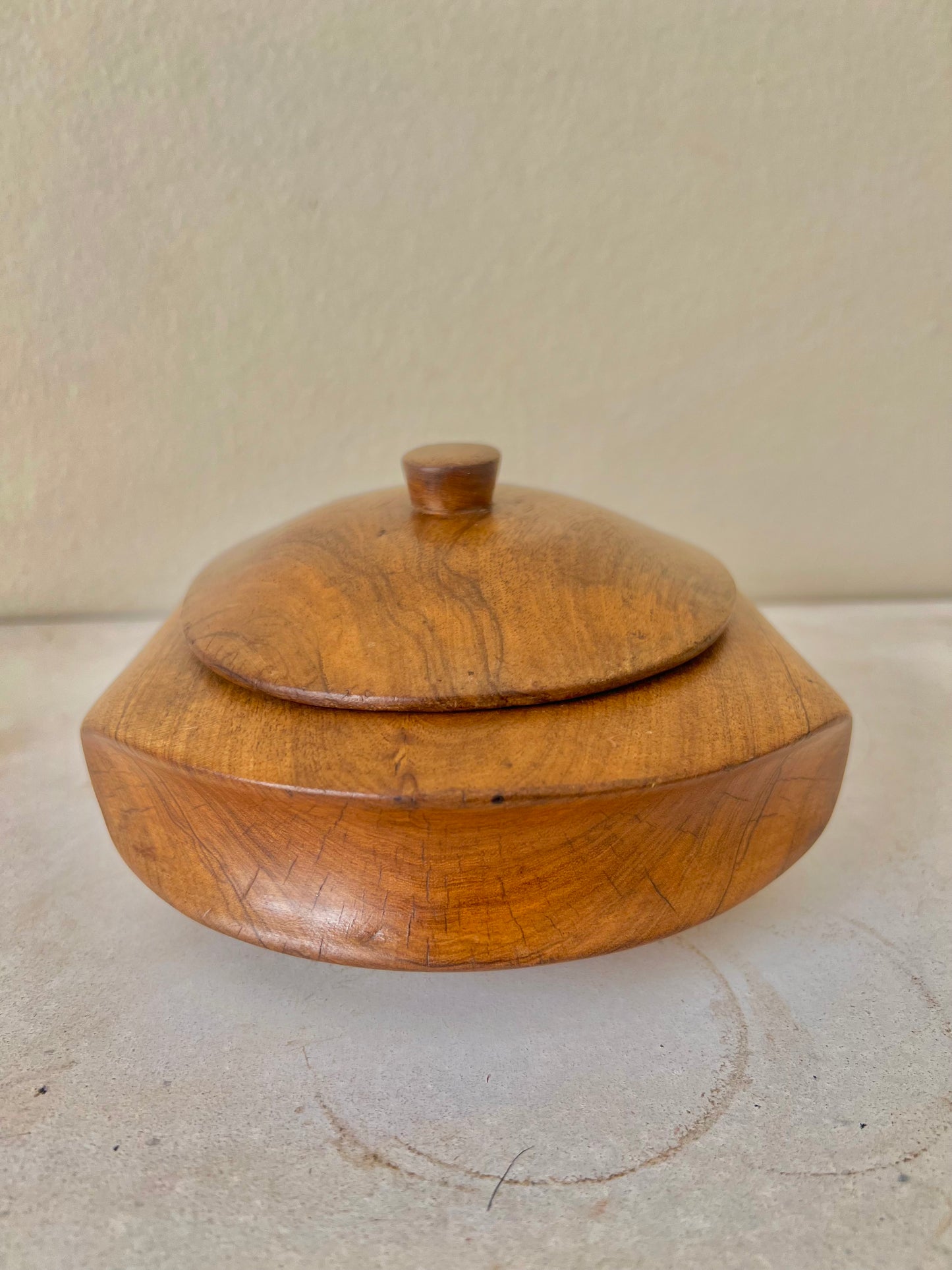 Isaka Wooden Bowel with lid