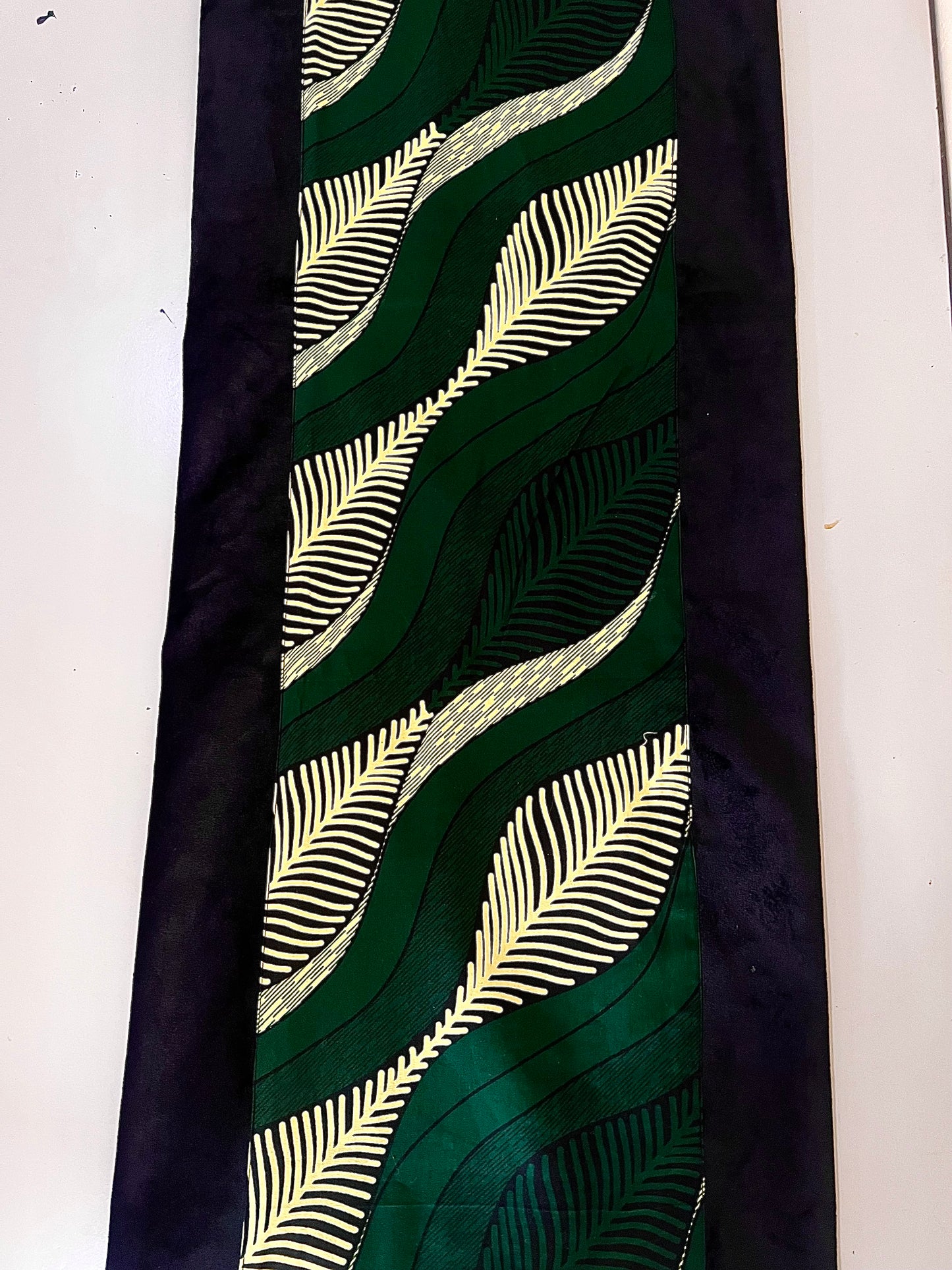 Foliole Table Runner