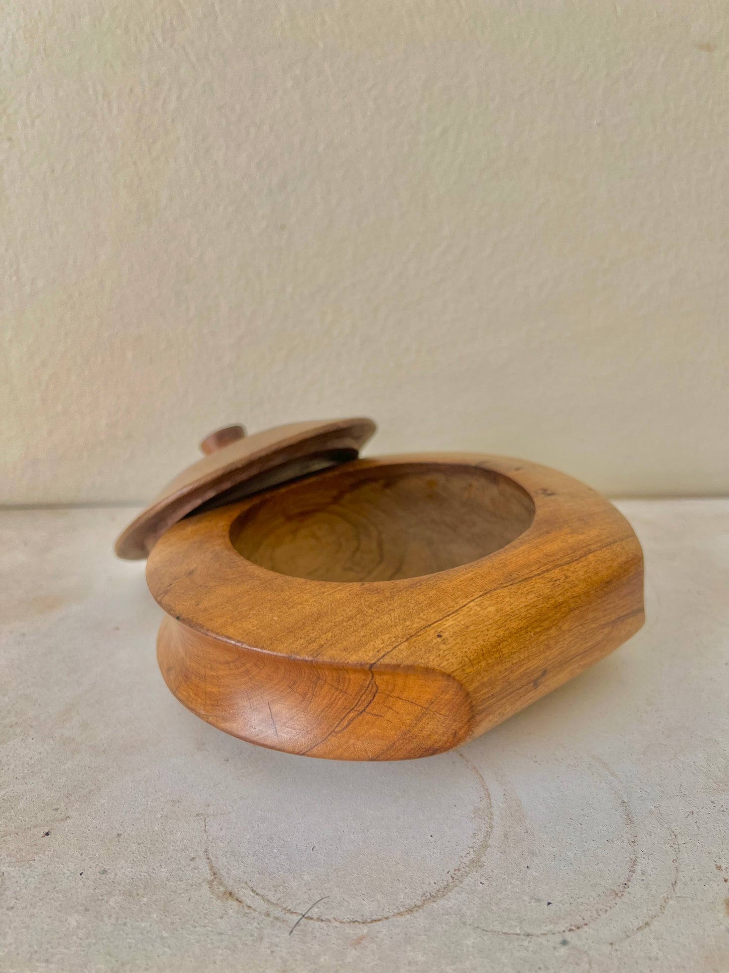 Isaka Wooden Bowel with lid