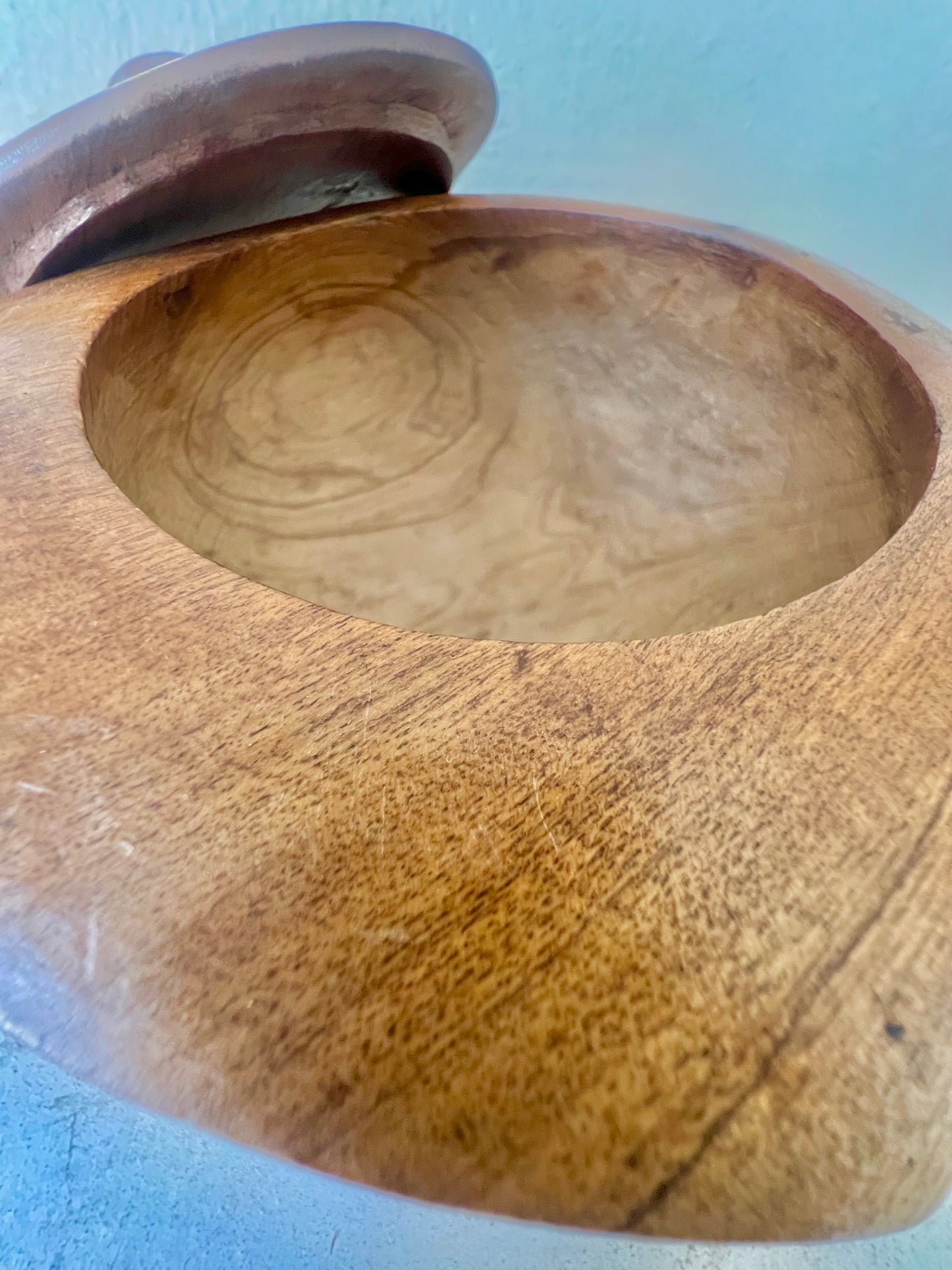 Isaka Wooden Bowel with lid