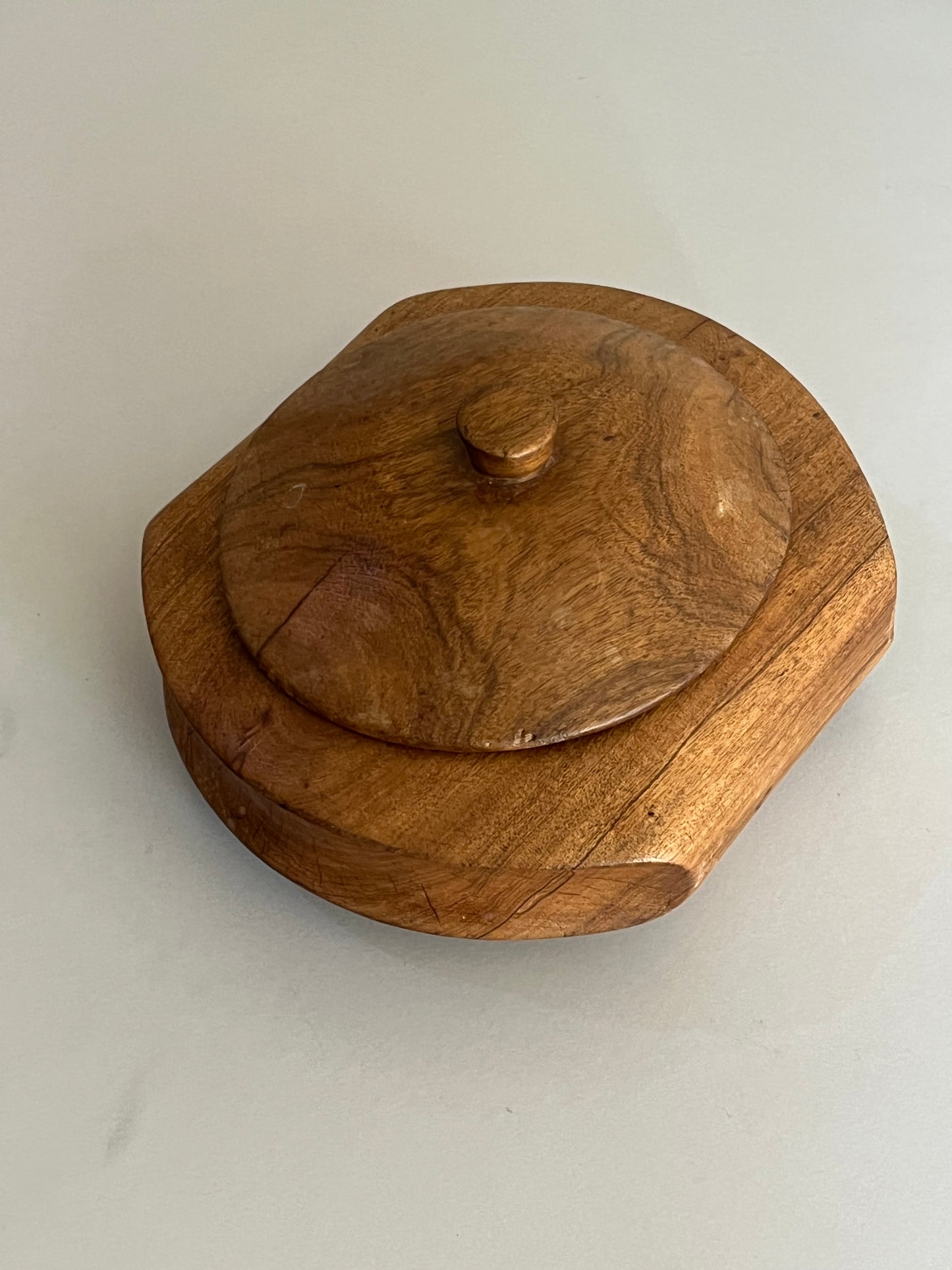 Isaka Wooden Bowel with lid