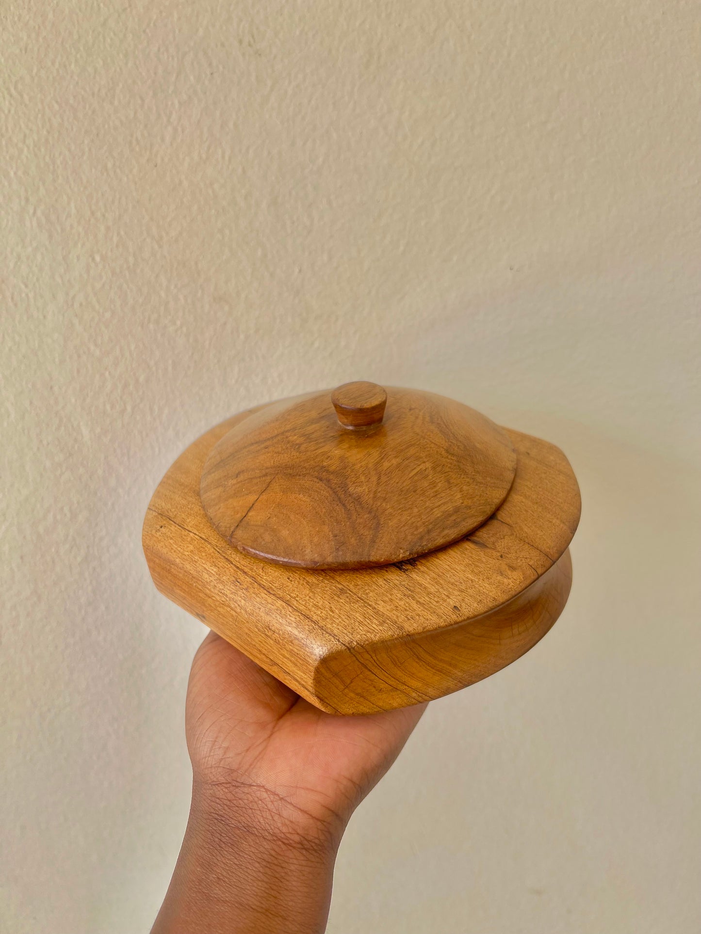 Isaka Wooden Bowel with lid