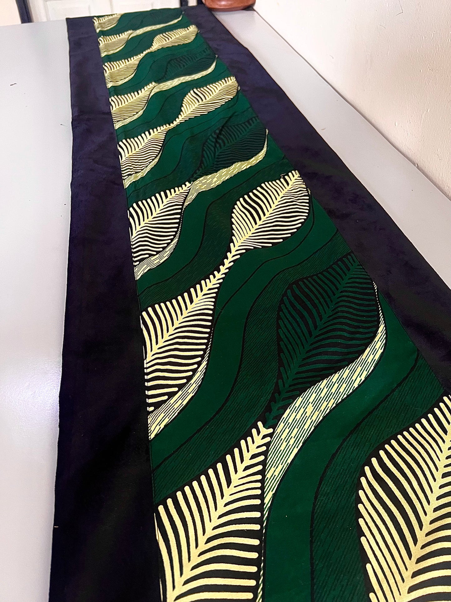 Foliole Table Runner