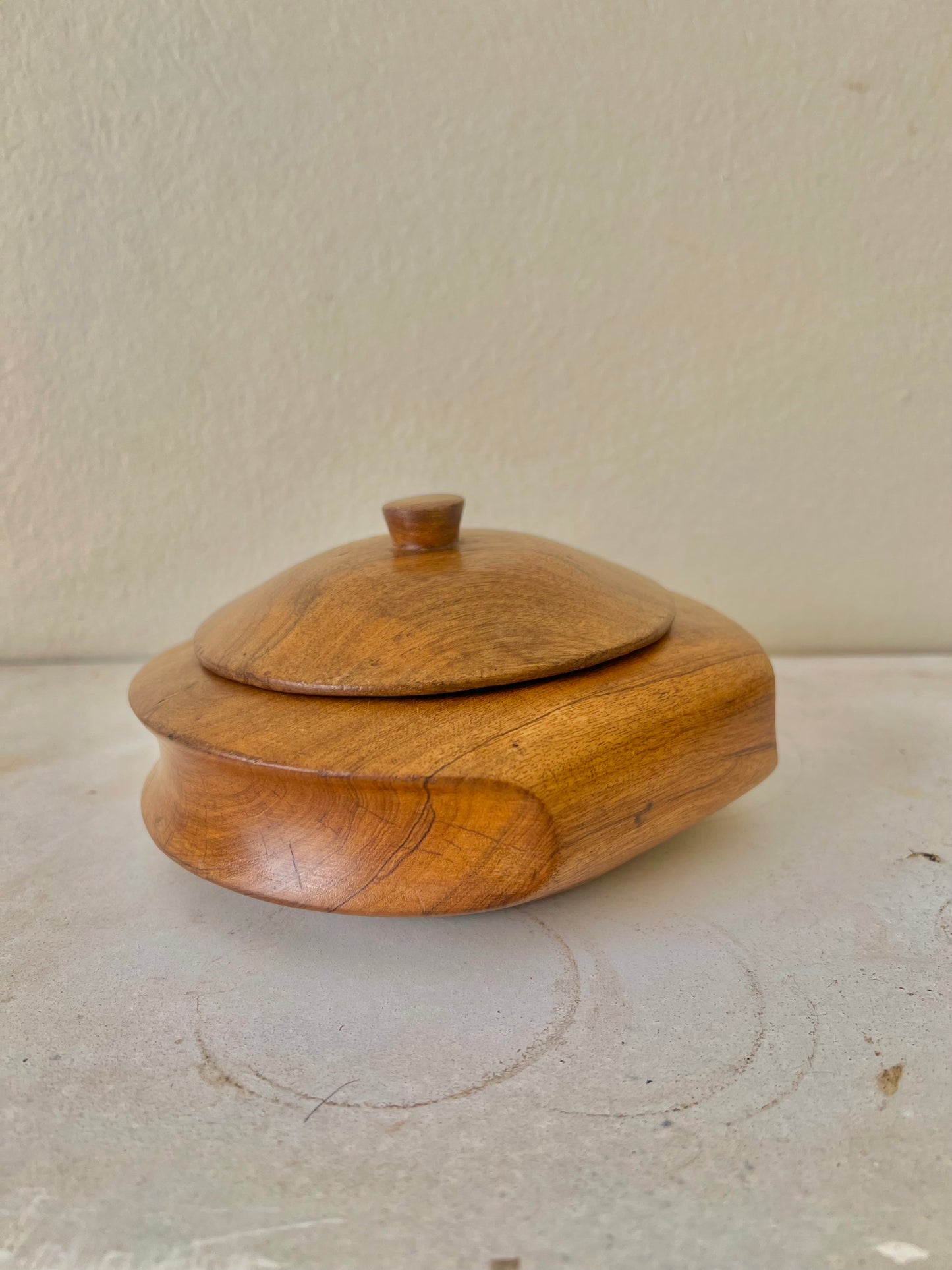 Isaka Wooden Bowel with lid