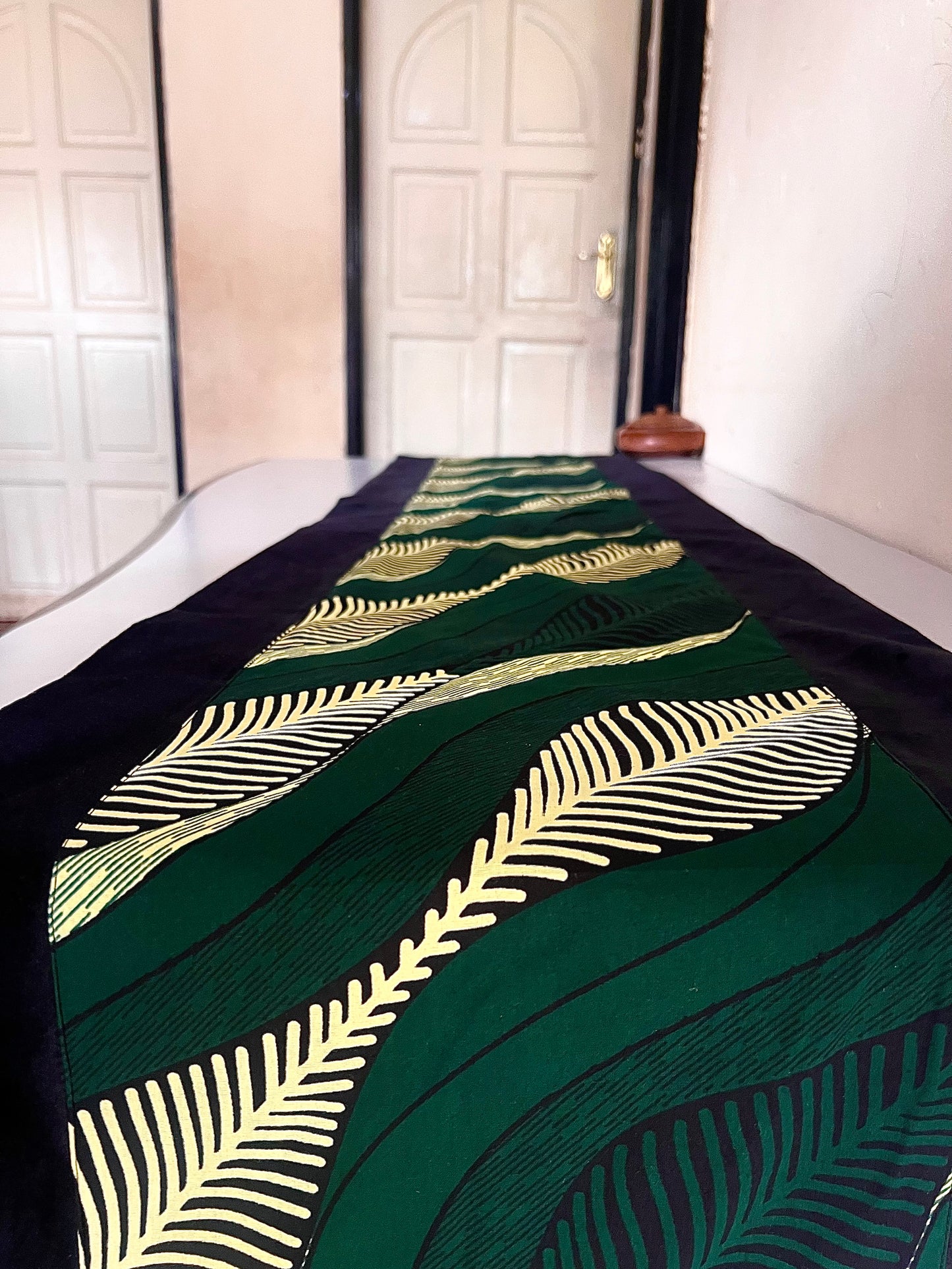 Foliole Table Runner